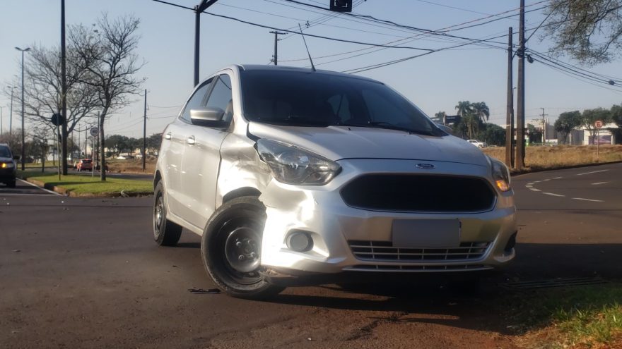 Ford Ka e Gol se envolvem em acidente no São Cristóvão