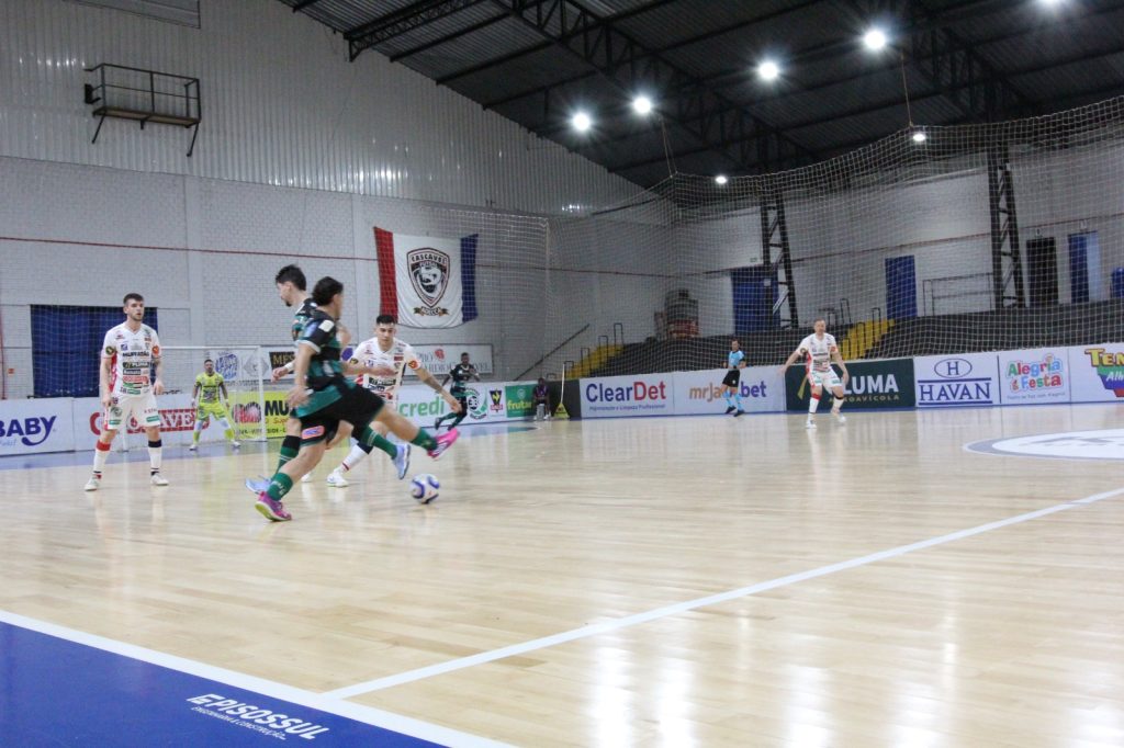 Cascavel vence o Marreco e assume a liderança da Série Ouro do Campeonato Paranaense