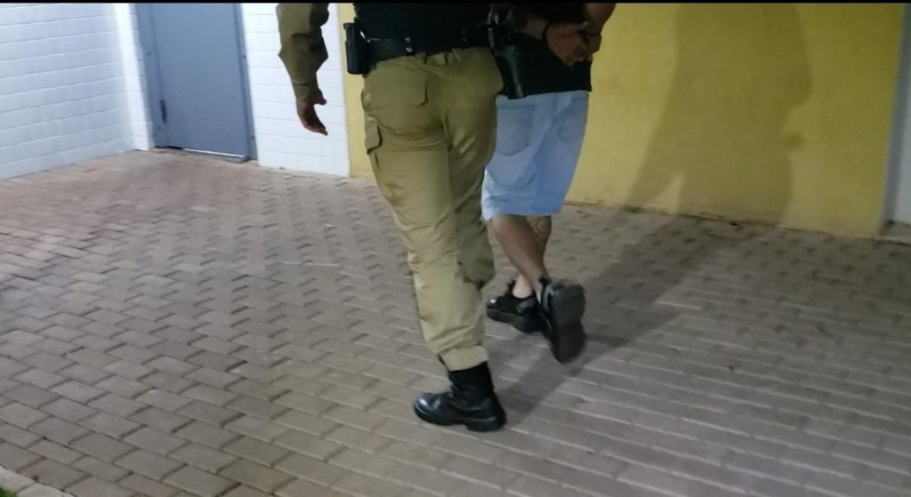 Suspeito de violência doméstica é detido pela PM no Floresta