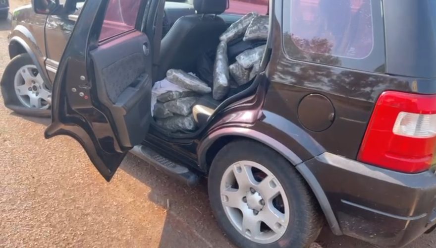 PRF prende homem com 150 kg de maconha que tentou cruzar canteiro central da BR-277