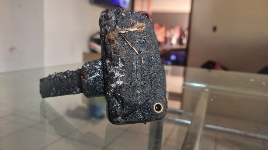 Crianças encontram tornozeleira carbonizada no bairro Interlagos