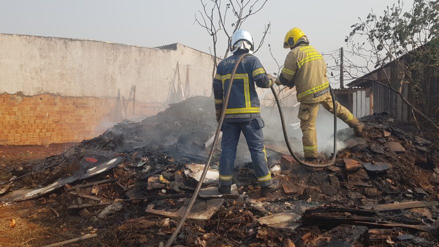 Incêndio em vegetação mobiliza Corpo de Bombeiros no Cascavel Velho