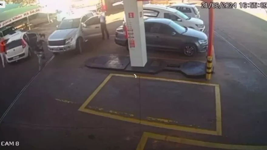 Instrutor de tiros é executado em posto de combustíveis