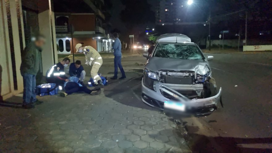 Motociclista fica ferido em grave acidente na Rua Paraná