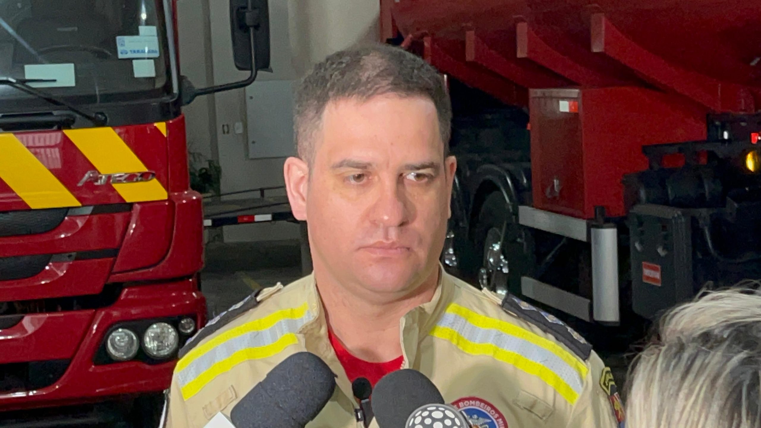 Cerca de 100 mil litros de água foram utilizados pelo Corpo de Bombeiros no combate ao incêndio na Copacol Cerca de 100 mil litros de água foram utilizados pelo Corpo de Bombeiros no combate ao incêndio na Copacol
