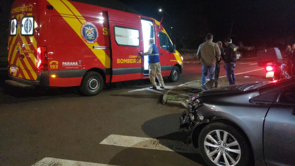 Homem fica ferido após acidente entre carro e moto na Av. Piquiri Homem fica ferido após acidente entre carro e moto na Av. Piquiri