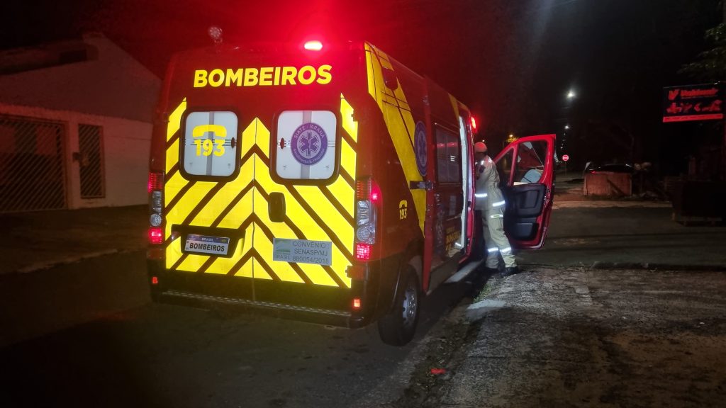 Mulher cai de escada e fica ferida em imóvel no Bairro Santa Cruz Mulher cai de escada e fica ferida em imóvel no Bairro Santa Cruz