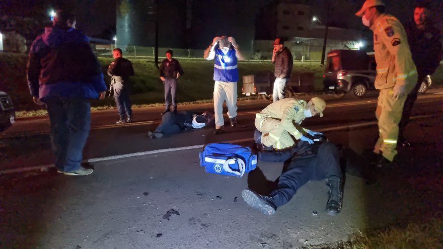 Casal fica ferido em acidente de moto na marginal da BR-277 em Cascavel