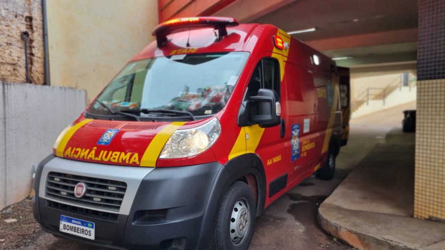 Motociclista sofre fraturas nos dentes após acidente no bairro Neva