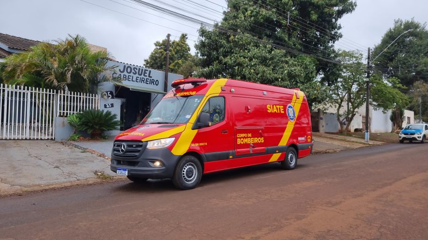 Idoso fratura a patela ao cair de cadeira no bairro Floresta