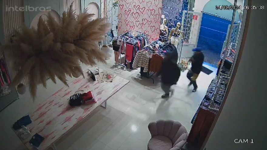 Loja de roupas é alvo de arrombamento no Centro de Cascavel
