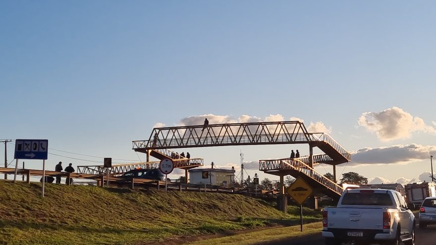 Tentativa de suicídio mobiliza equipes de segurança na BR-277 em Cascavel