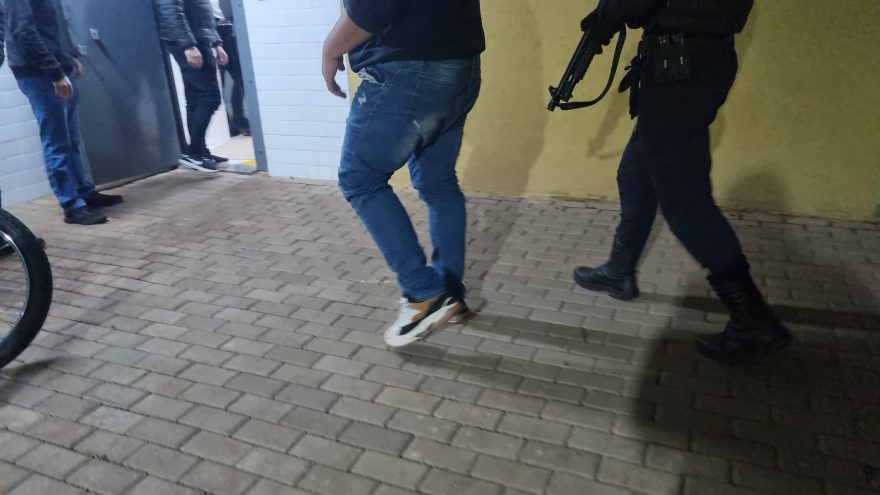 Homem é detido conduzindo veículo Celta com chassi e motor adulterados