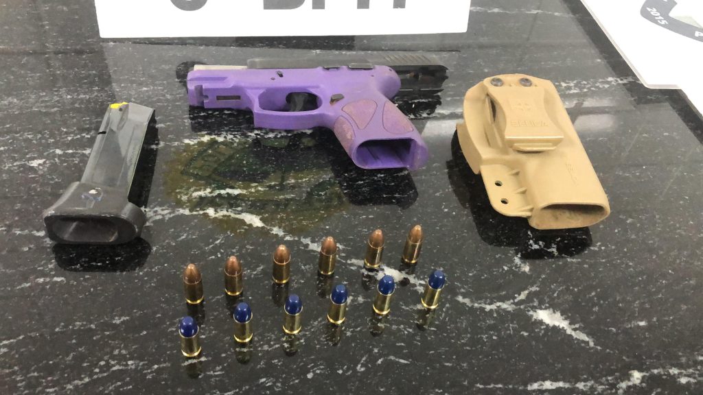 Após acidente de trânsito em Boa Vista da Aparecida, homem é preso com pistola 9mm Após acidente de trânsito em Boa Vista da Aparecida, homem é preso com pistola 9mm