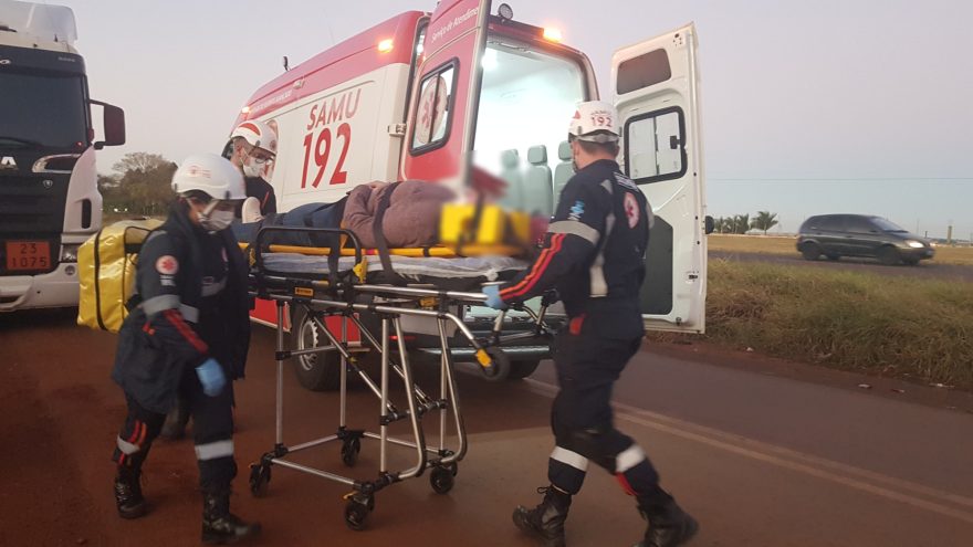 Mulher é socorrida com crise de ansiedade após saltar de carro em movimento