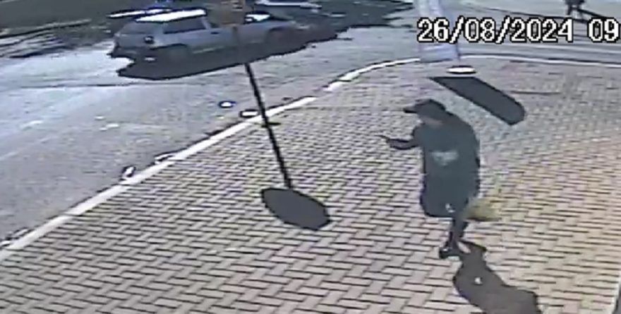 Câmera flagra acidente na Rua Agostinho dos Santos