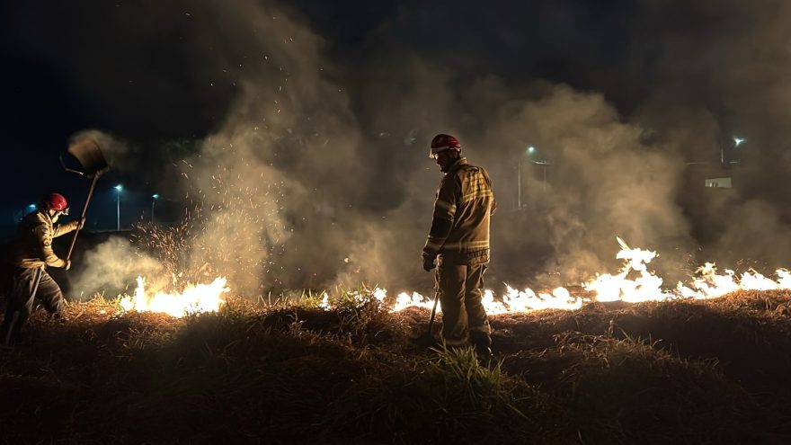 Corpo de Bombeiros contém incêndio devastador próximo ao Ecopark Morumbi