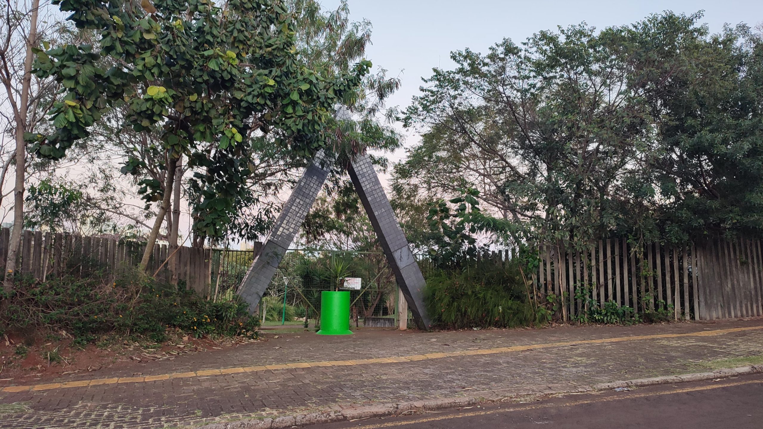 Após ataque de Pitbulls, Parque Vitória amanhece com os portões fechados Imagem referente a Após ataque de Pitbulls, Parque Vitória amanhece com os portões fechados