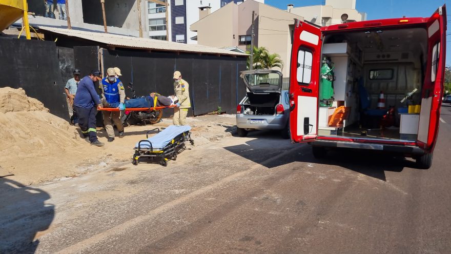 Trabalhador é socorrido após cair de três metros de altura no Parque São Paulo