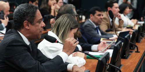 Imagem referente a Projetos que limitam ação do STF avançam na Câmara dos Deputados