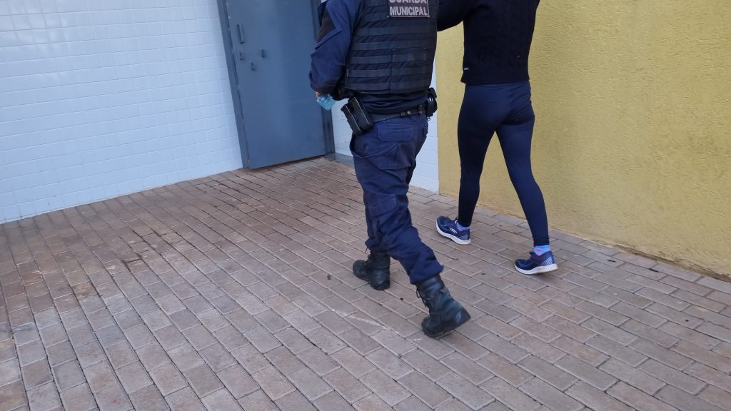 “Já era o churras turma!” Mulher é detida após tentar furtar 3 peças de picanha, queijo, mortadela “Já era o churras turma!” Mulher é detida após tentar furtar 3 peças de picanha, queijo, mortadela