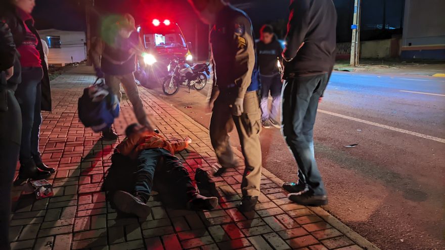 Jovem de 20 anos fica ferido em acidente na Avenida Piquiri