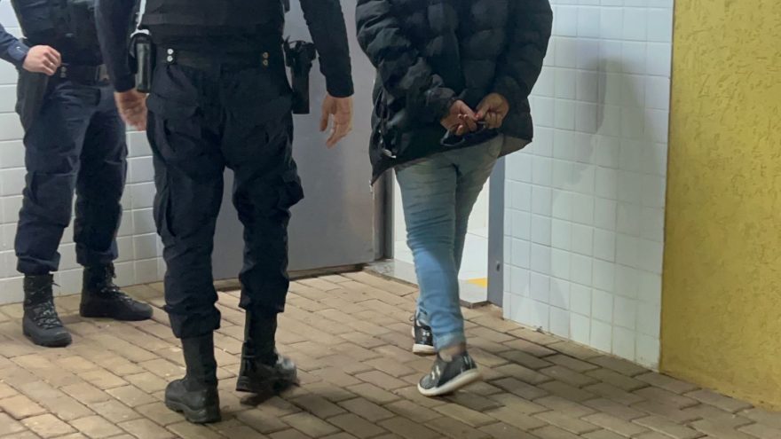 Em patrulhamento de rotina, Guarda Municipal prende mulher procurada pela justiça