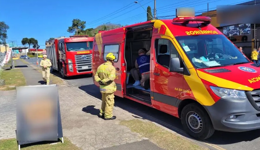 Gestante fica ferida após engavetamento envolvendo três carros Gestante fica ferida após engavetamento envolvendo três carros