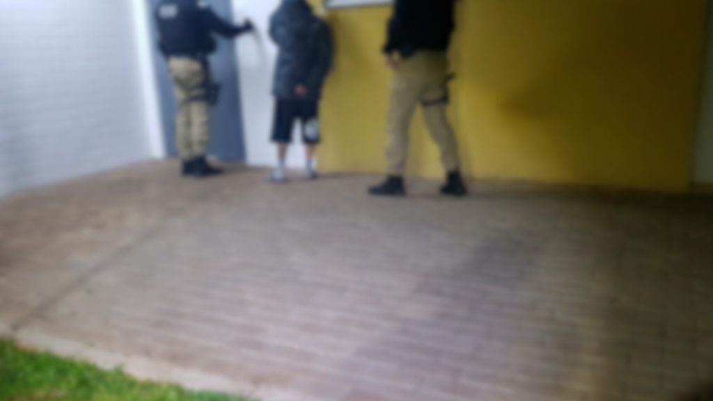 Adolescente é apreendida na Avenida Brasil no centro de Cascavel Adolescente é apreendida na Avenida Brasil no centro de Cascavel