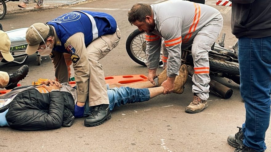 Acidente entre moto e caminhão deixa motociclista ferido no Brasília