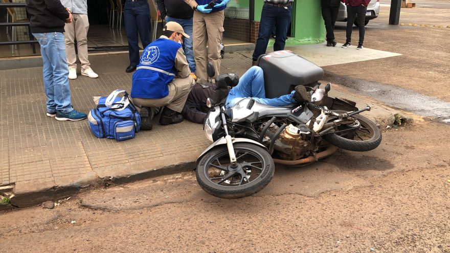 Motociclista ferido ao sofrer queda no Bairro Coqueiral