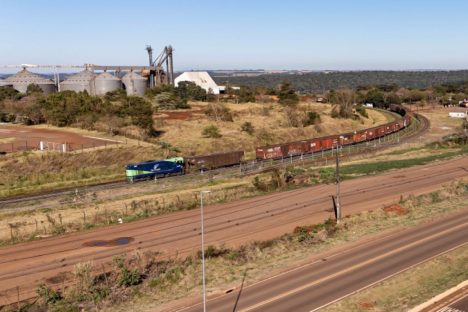 Imagem referente a Governador sanciona lei que permite desestatização da Ferroeste