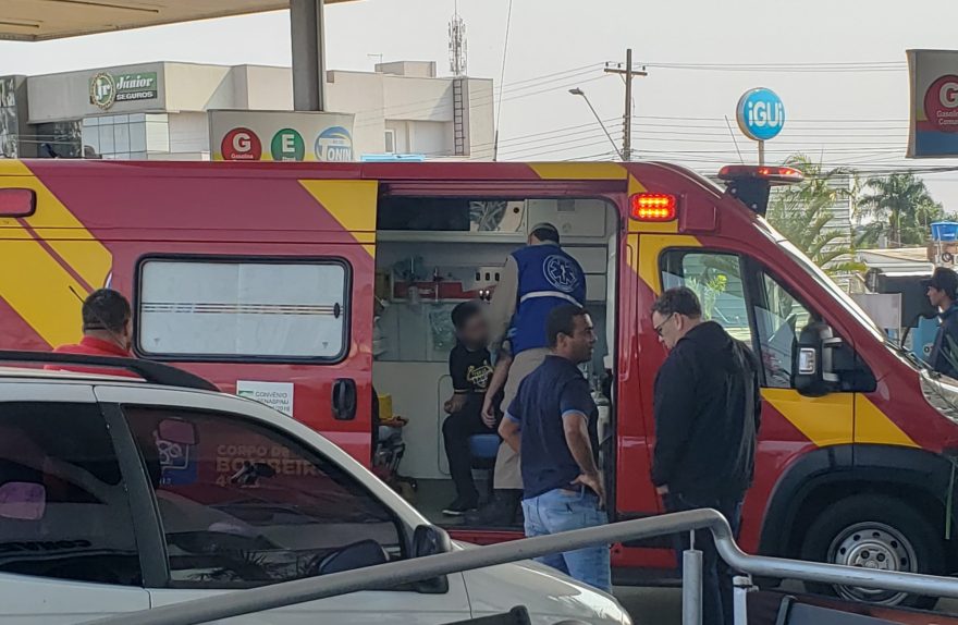 Cliente fica ferido ao cair em escada de valeta de troca de óleo