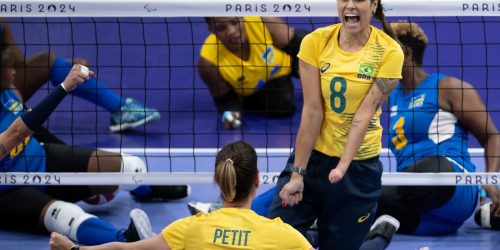 Imagem referente a Brasil vence Ruanda na estreia do vôlei sentado feminino em Paris 2024