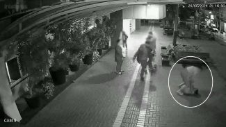 Mulher que esfaqueou companheiro no pescoço provoca confusão em velório