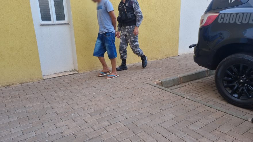 Com mandado de prisão em aberto, homem é preso no Santa Cruz