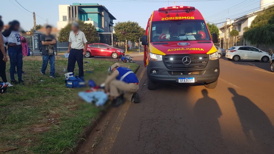 Colisão entre moto e ônibus deixa jovem de 22 anos gravemente ferido
