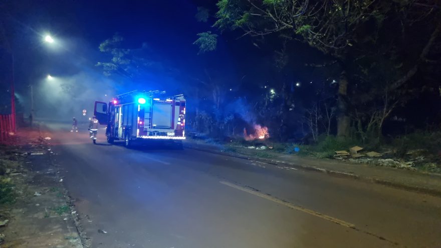 Corpo de Bombeiros atende incêndio ambiental no Bairro Santo Onofre