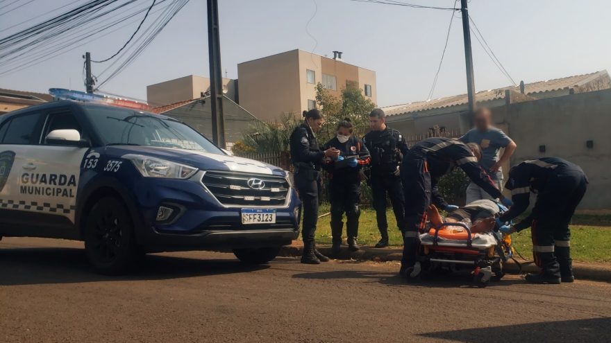 Indivíduo bastante alterado é contido pela GM e atendido pelo Samu no Santa Cruz