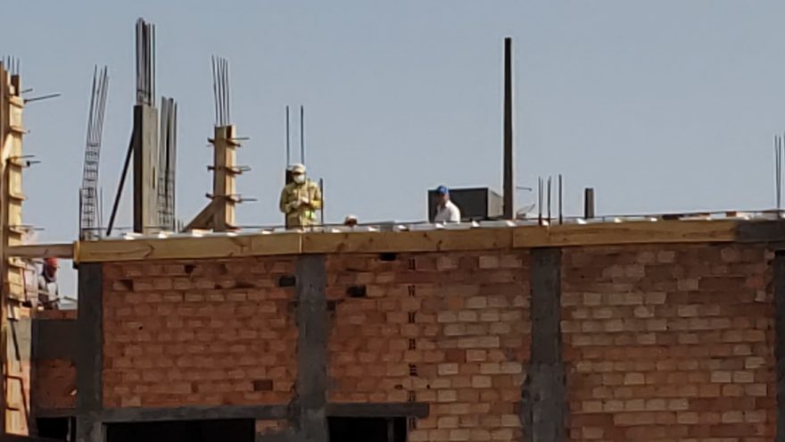 Homem é socorrido pelo Siate com laceração no pé após acidente de trabalho na Avenida das Torres