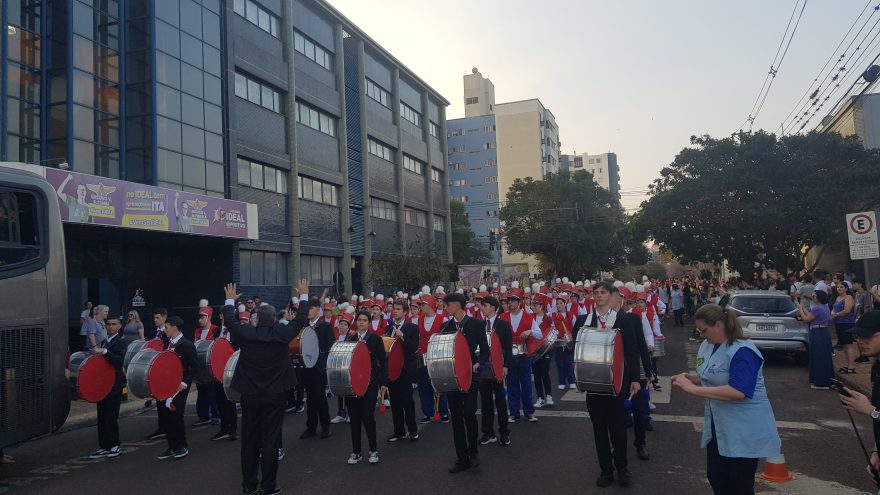 Alunos de Cascavel dão show em ensaio para o Desfile de 7 de Setembro
