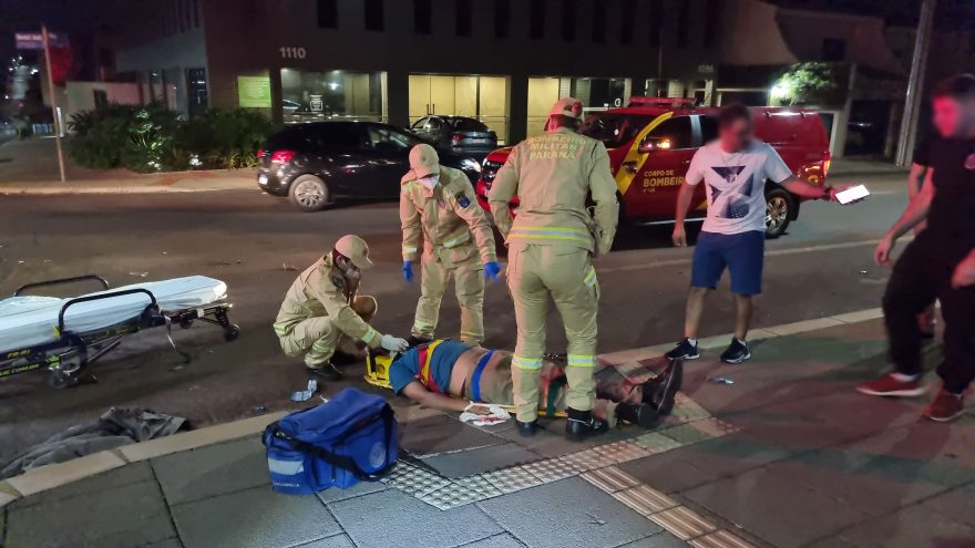 Motociclista é socorrido pelo Siate após forte colisão com Ônix na Neva