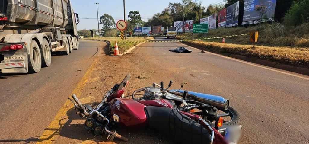 Motociclista morre ao desviar de cachorro e bater em ônibus, no trevo da BR-369