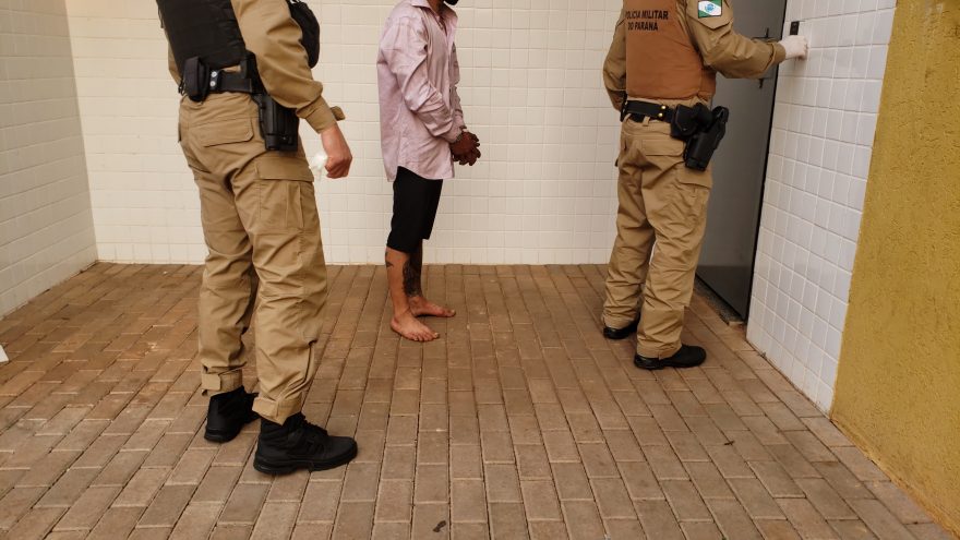 Polícia Militar age rápido e prende homem que furtava fios em imóvel na Avenida Brasil