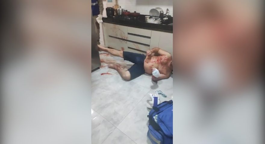 Casa ensanguentada: Vídeo mostra rastro de sangue deixado por invasor durante surto no Alto Alegre