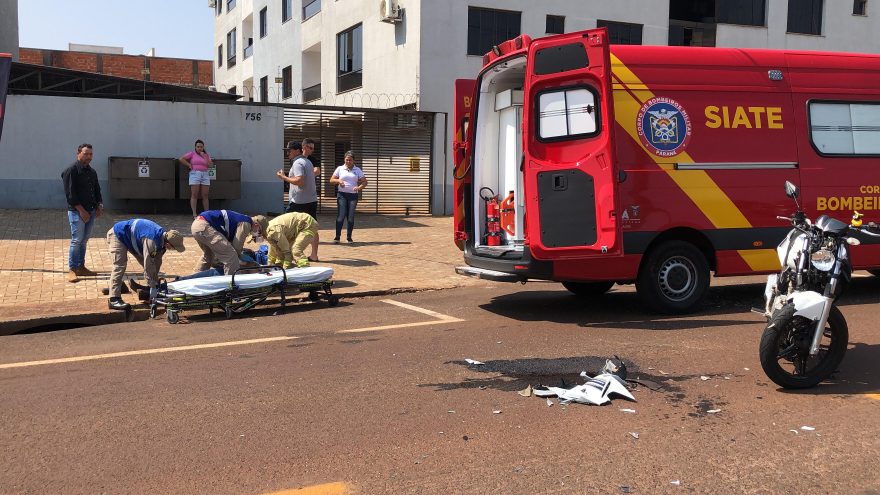 Homem fica ferido após colisão entre moto e carro na Avenida Estados Unidos