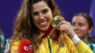 De hobby após assalto ao ouro: Carol Moura no topo do parataekwondo