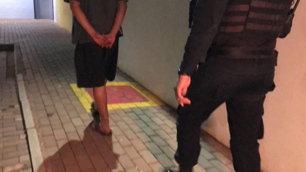 Jovem é preso com porção de maconha no Terminal Leste em Cascavel Jovem é preso com porção de maconha no Terminal Leste em Cascavel