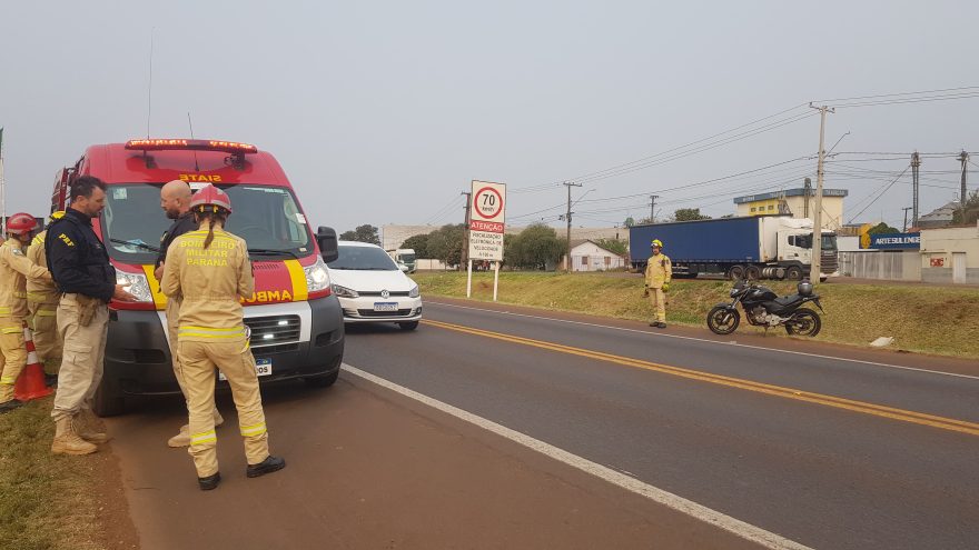 Motociclista fica ferido após atropelar pedestre na BR-277, em Cascavel