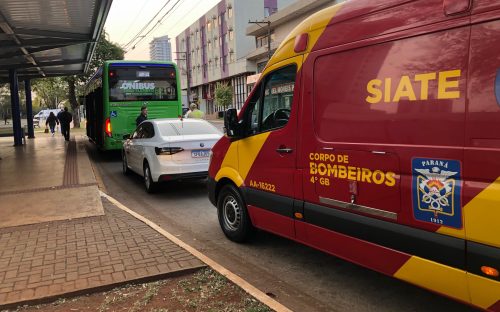 Imagem referente a Mulher tem mão prensada em porta de ônibus do transporte coletivo